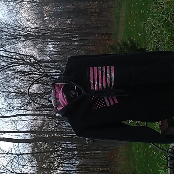 🌲 Realtree HOODIE Sweatshirt PINK FLAG  SZ M VNPLC - Picture 3 of 16